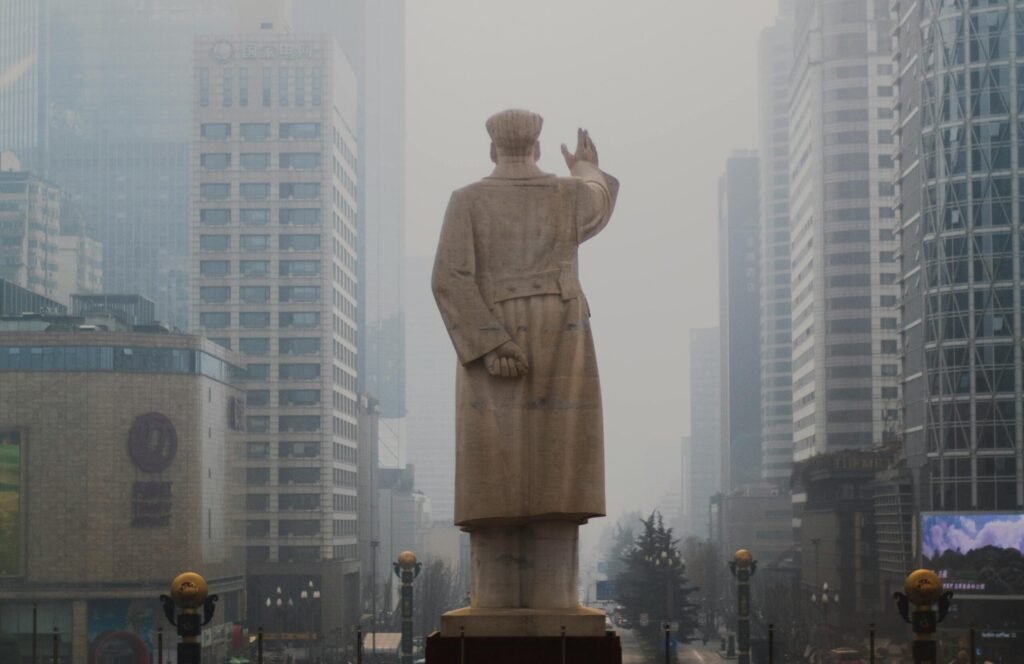 Interzicerea simbolurilor comuniste, între educație și trezirea memoriei